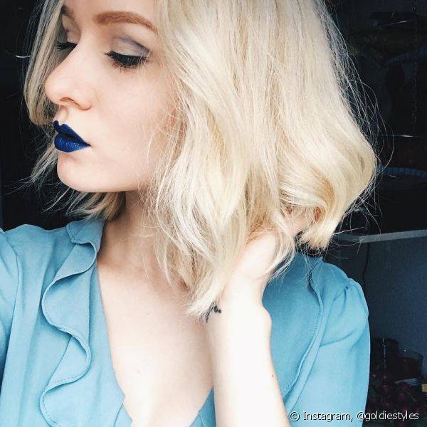 A cor azul nos lábios é bastante democrática e fica bem valorizada em todos os tons de pele (Foto: Instagram @goldiestyles)